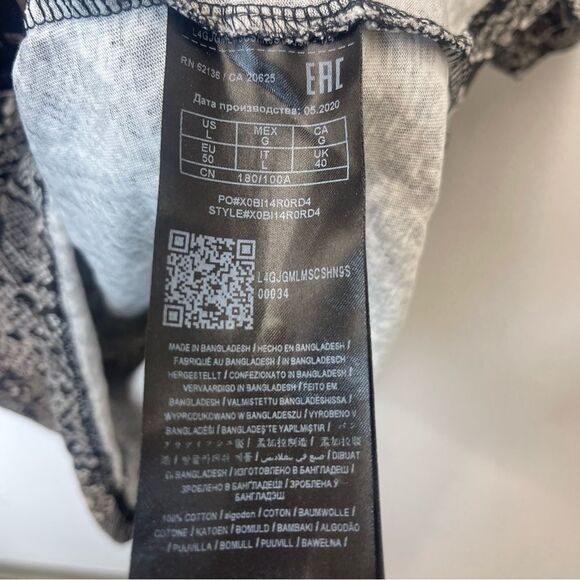 Guess Women’s Size Large Snake Print Skull Tee Top Black and Gray Sequin Rock - Picture 5 of 8